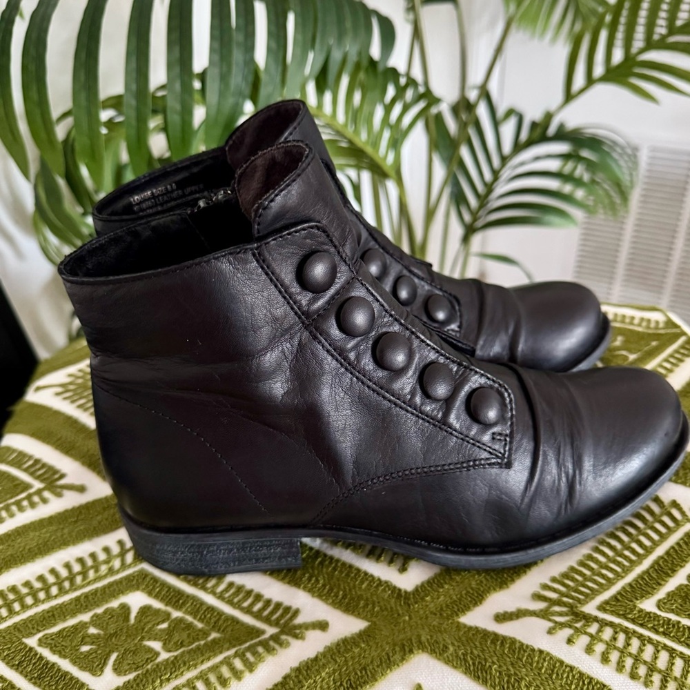 Miz Mooz “Louise” Black Leather Button Front Ankle Boots. Vintage vibe! Size 8 - Picture 5 of 11